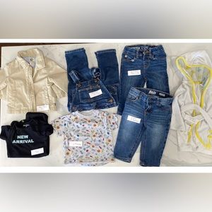 Lot Of Baby Boy or girl clothes size 6-9 Months .
7 Pieces Worn Once Or twice